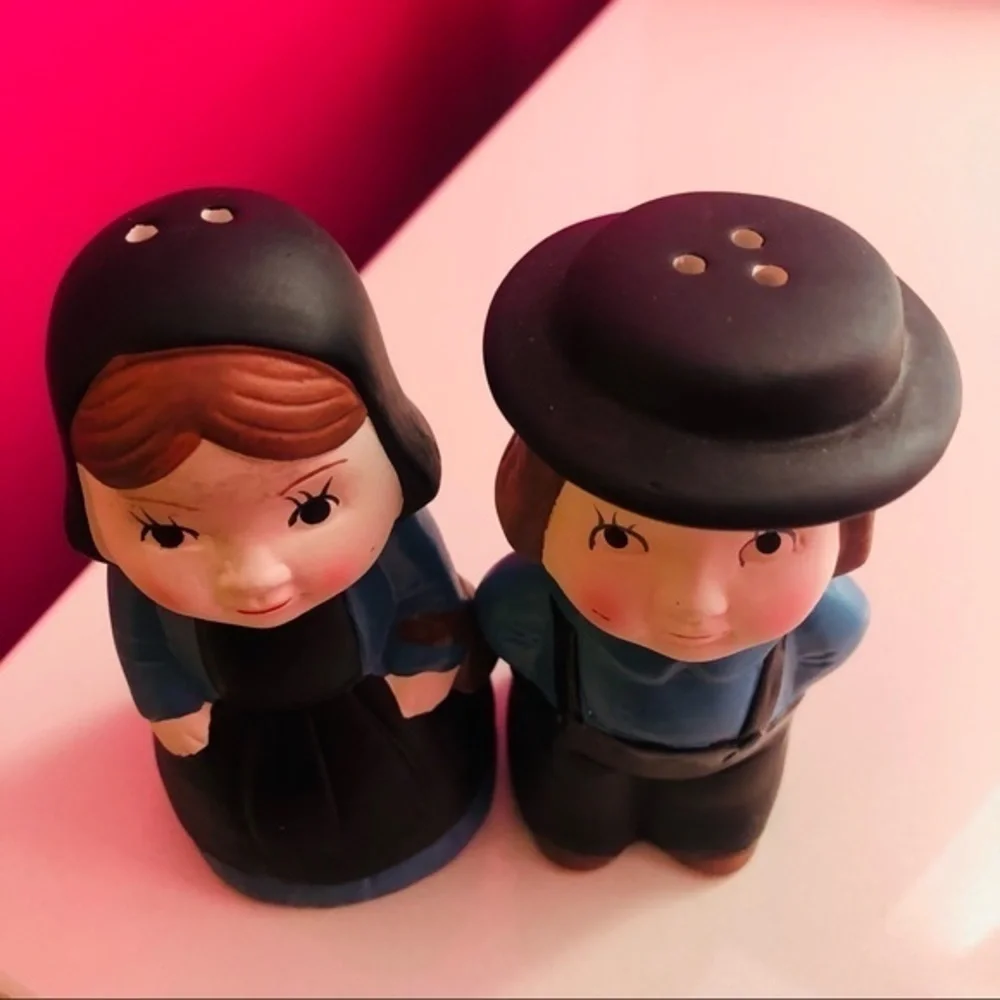 Antique Amish Folk Art Salt & Pepper Shaker Set Man and Woman Vintage